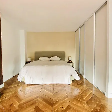 Appartement A Cote Musee Du Louvre Paříž